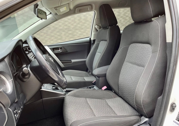Toyota Auris cena 52900 przebieg: 144779, rok produkcji 2015 z Góra małe 529